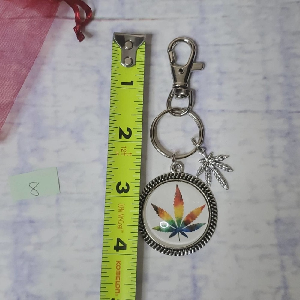 Handmade Leaf Keychain - Picture 2 of 4